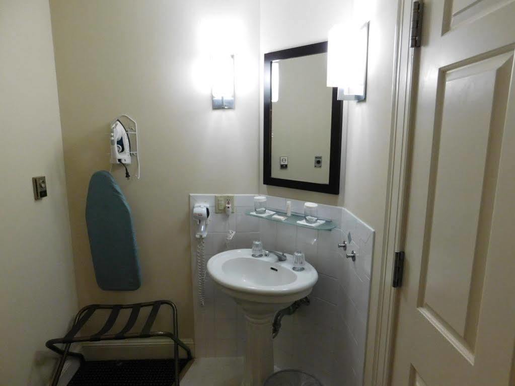 Washington 3*